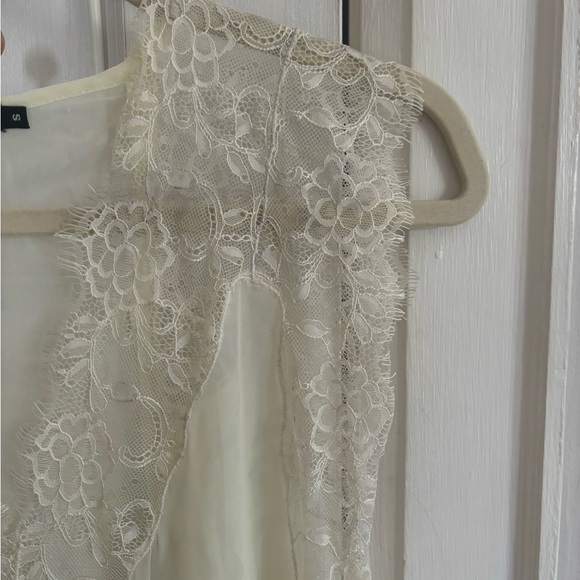 Flowy Lace Top - Picture 3 of 7